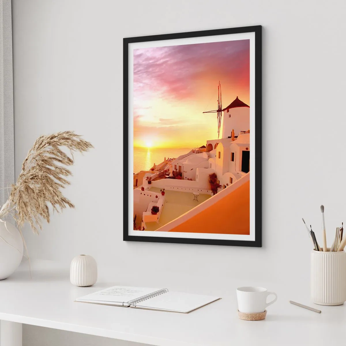 Pôster com moldura preta - Um pôr do sol pitoresco em uma cidade grega - 50x70cm - Derreter em branco e ouro - Decoração de parede moderna para a sala de estar e quarto ARTTOR