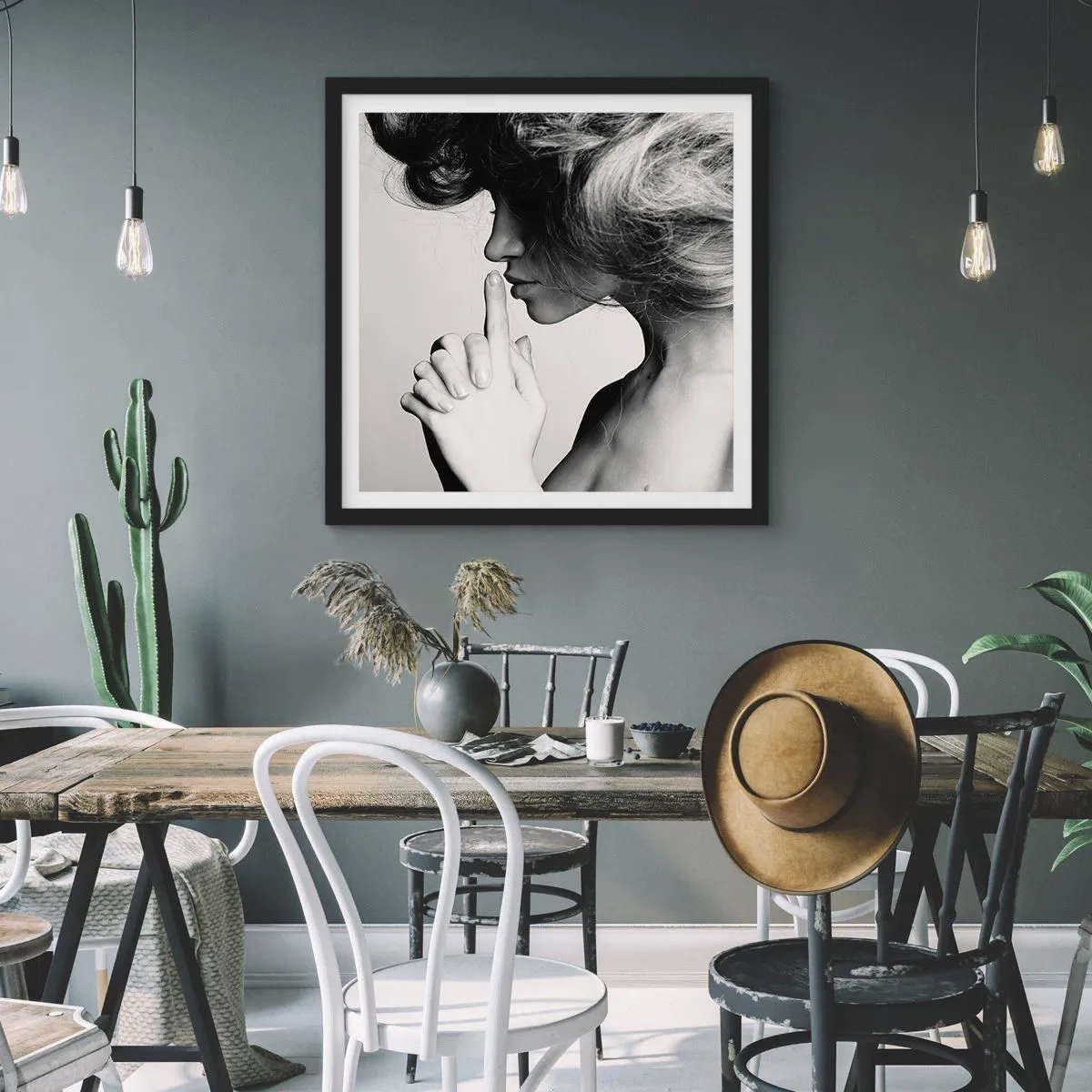 Pôster com moldura preta - Ouvindo-se a si própria - 40x40 cm