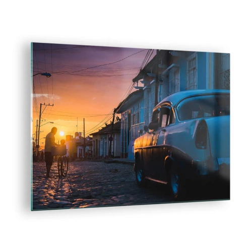 Quadro em vidro - Rua atmosférica com um carro clássico ao pôr do sol - 70x50cm - Aqui é onde o tempo abranda - Decoração de parede moderna para a sala de estar e quarto ARTTOR