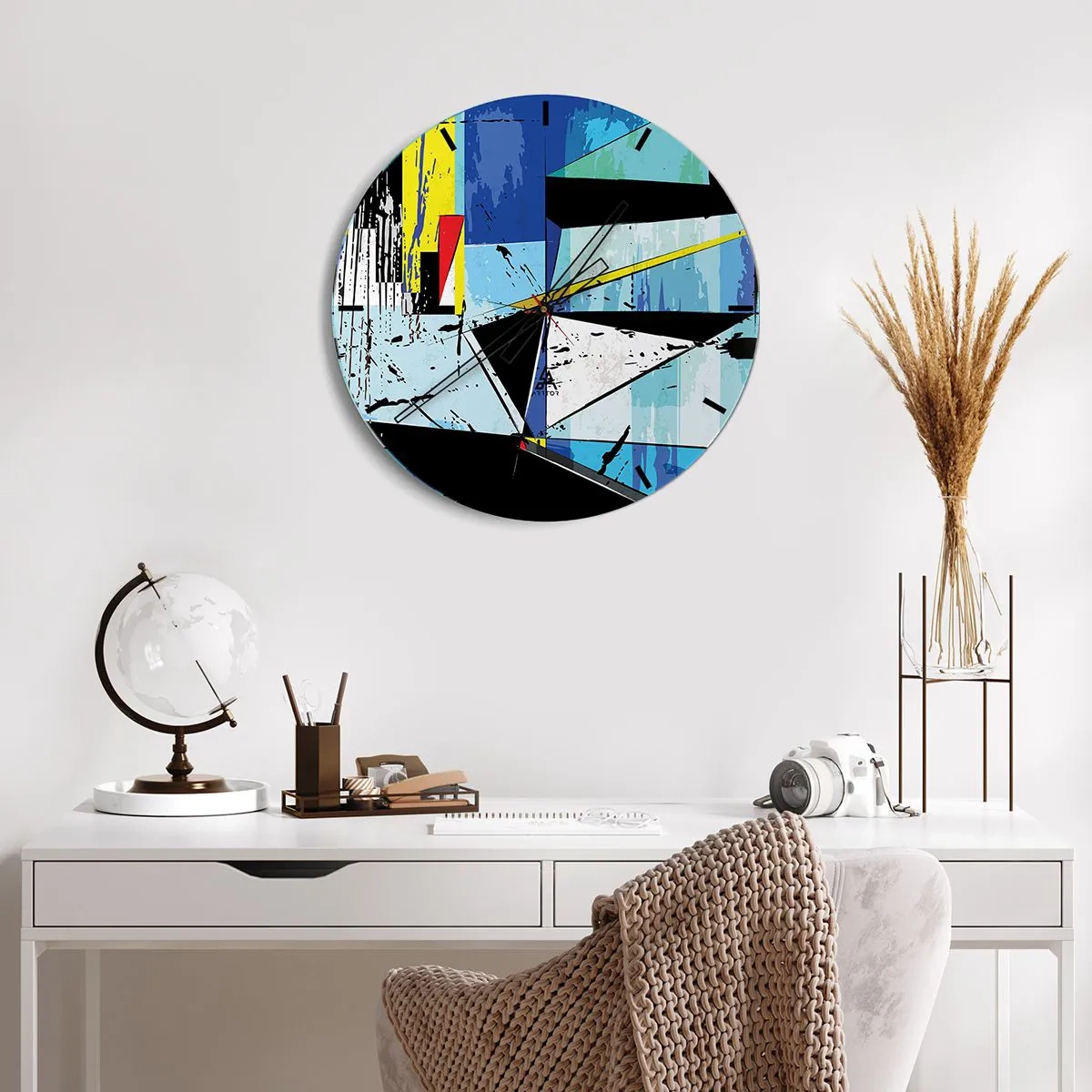 Relógio de parede - Relógio em vidro - Abstração geométrica em tons de azul e preto - 30x30cm - Olhar por um outro ângulo... - Decoração de parede moderna para a sala de estar, cozinha e quarto ARTTOR