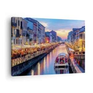 Quadro em tela - Um canal com iluminação cercado por edifícios coloridos - 70x50cm - Uma noite de luz e diversão - Decoração de parede moderna para a sala de estar e quarto ARTTOR