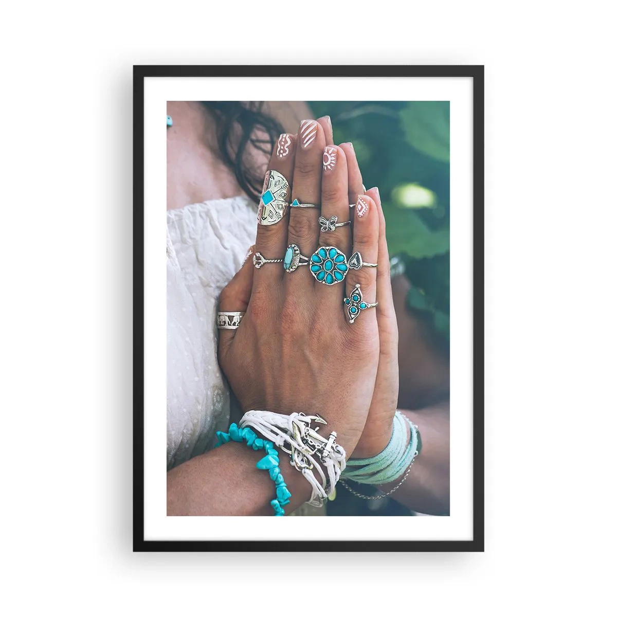 Pôster com moldura preta - Mãos decoradas com joias estilo boho - 50x70cm - Bem-vindo ao centro do ser - Decoração de parede moderna para a sala de estar e quarto ARTTOR