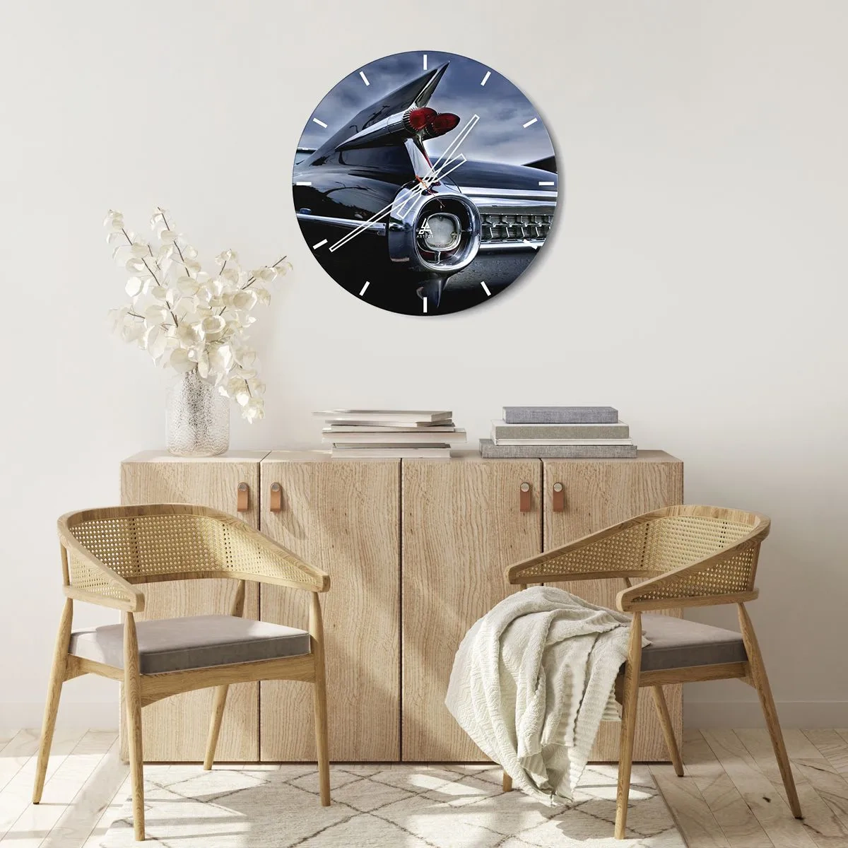 Relógio de parede - Relógio em vidro - Vista traseira de um carro clássico com luzes vermelhas - 30x30cm - É por isso que é lindo! - Decoração de parede moderna para a sala de estar, cozinha e quarto ARTTOR