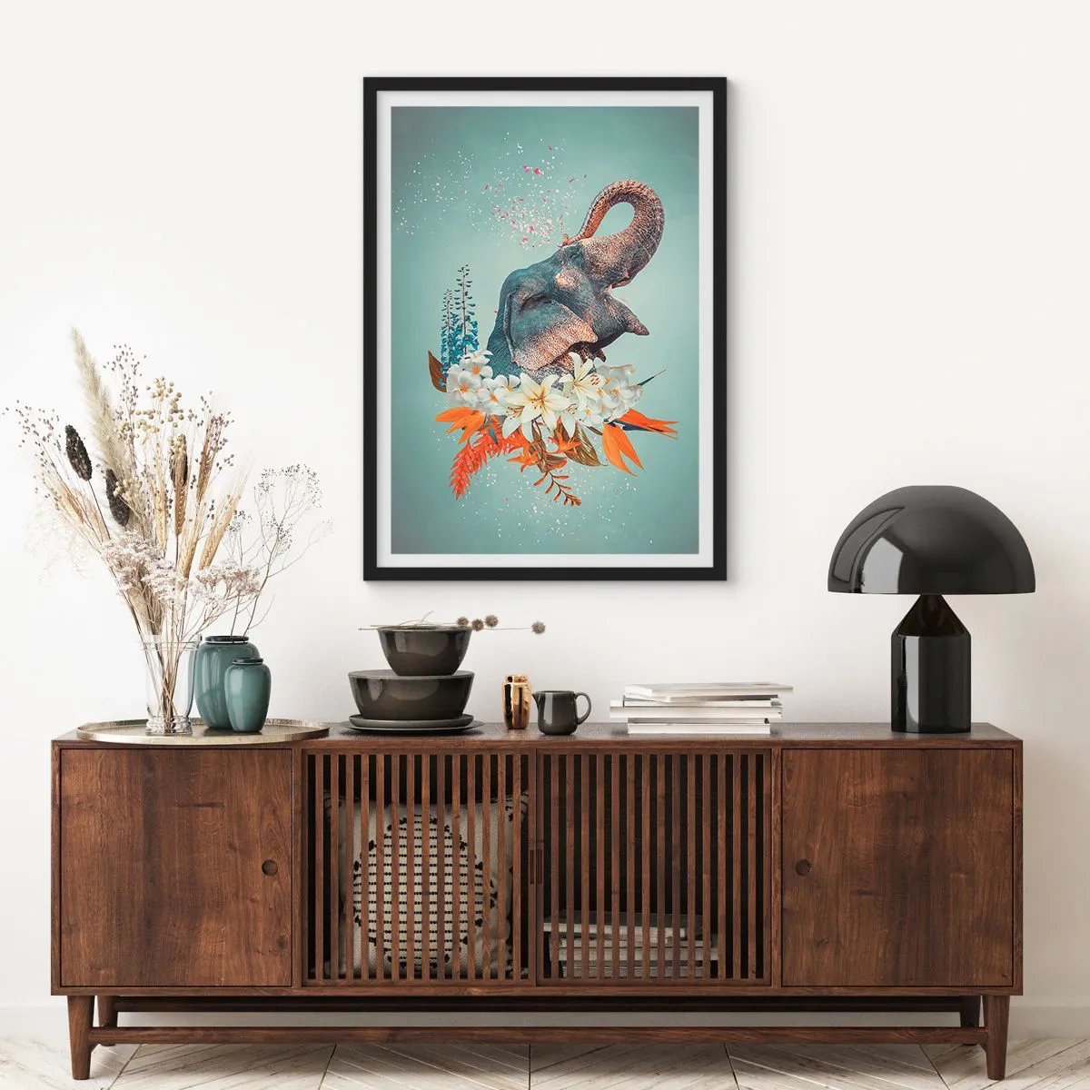 Pôster com moldura preta - Um elefante entre flores em uma composição surreal - 50x70cm - Um rugido de alegria - Decoração de parede moderna para a sala de estar e quarto ARTTOR