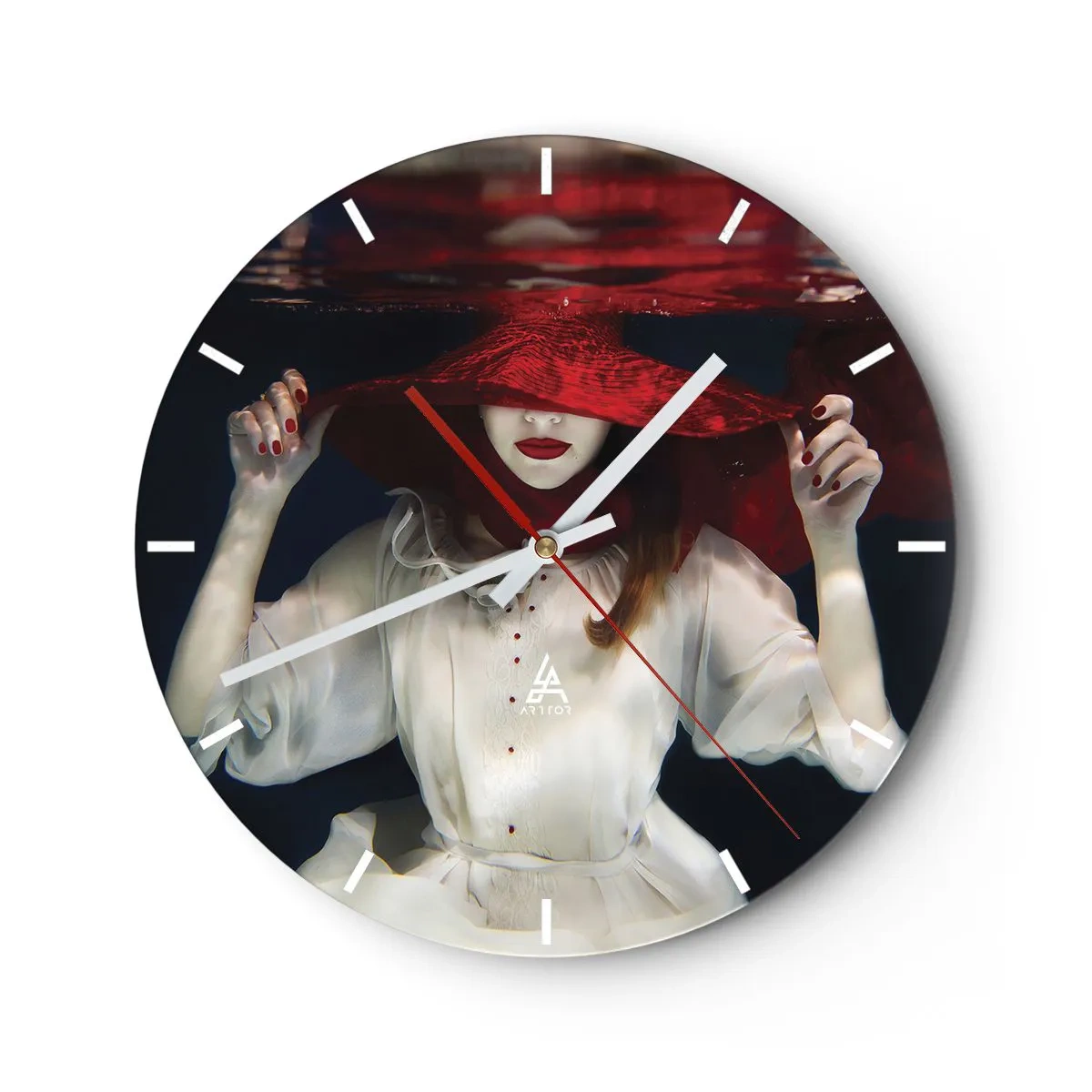 Relógio de parede - Relógio em vidro - Uma figura com um chapéu vermelho submersa na água - 30x30cm - Demônio do Pântano - Decoração de parede moderna para a sala de estar, cozinha e quarto ARTTOR
