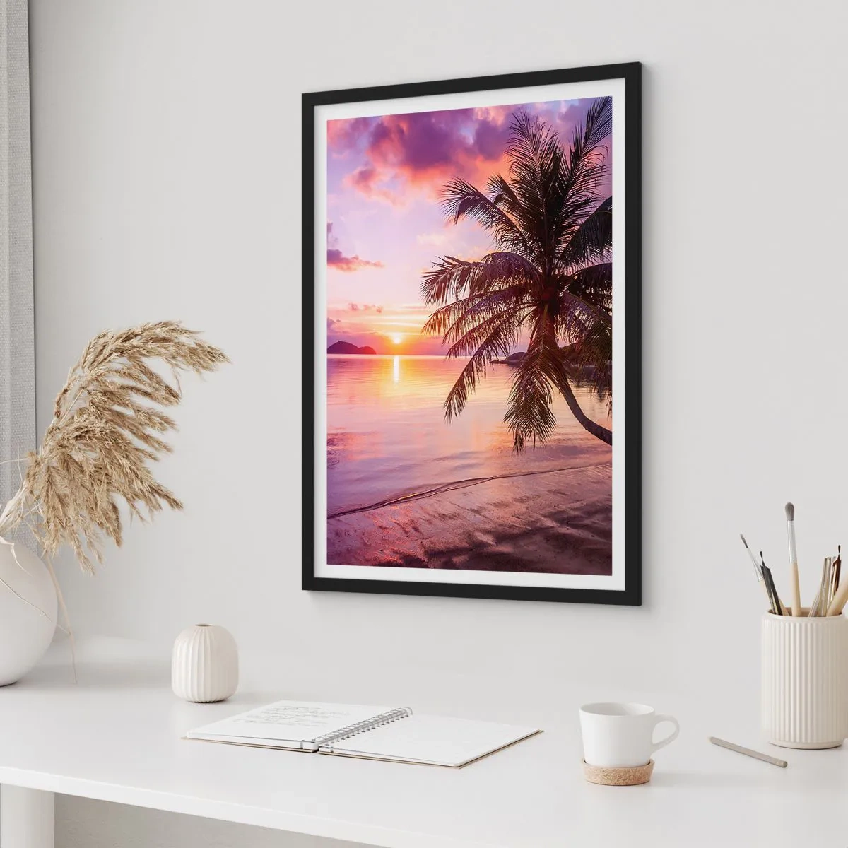 Pôster com moldura preta - Pôr do sol tropical com palmeira na praia - 50x70cm - Felicidade no horizonte - Decoração de parede moderna para a sala de estar e quarto ARTTOR