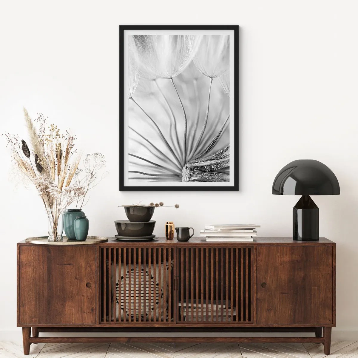 Pôster com moldura preta - Foto macro em preto e branco de um dente-de-leão com detalhes sutis - 50x70cm - Dentes de leão, pipas - Decoração de parede moderna para a sala de estar e quarto ARTTOR