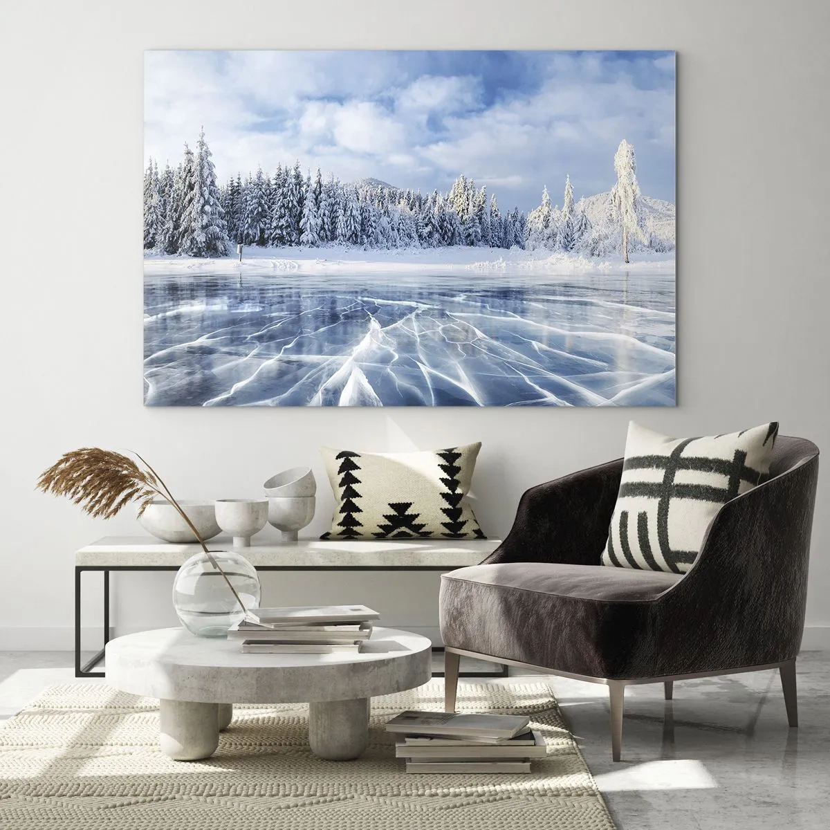 Quadro em vidro - Um lago congelado cercado por uma floresta de inverno - 70x50cm - Vista deslumbrante e cristalina - Decoração de parede moderna para a sala de estar e quarto ARTTOR