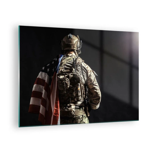 Quadro em vidro - Um soldado com uma bandeira americana contra um fundo escuro - 70x50cm - É por isso  - Decoração de parede moderna para a sala de estar e quarto ARTTOR
