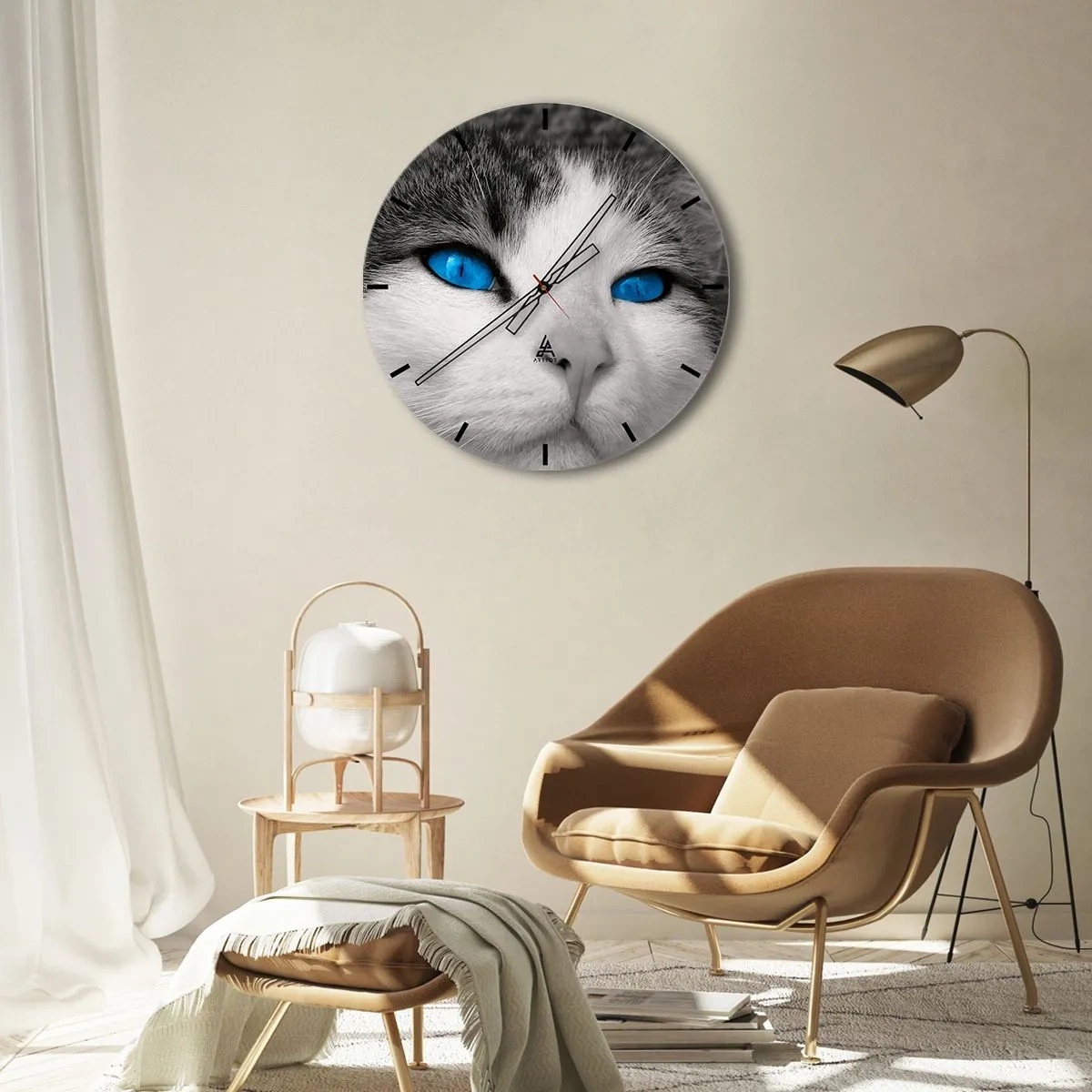 Relógio de parede - Relógio em vidro - Close do rosto de um gato com olhos azuis intensos - 30x30cm - Raridade de olhos azuis - Decoração de parede moderna para a sala de estar, cozinha e quarto ARTTOR