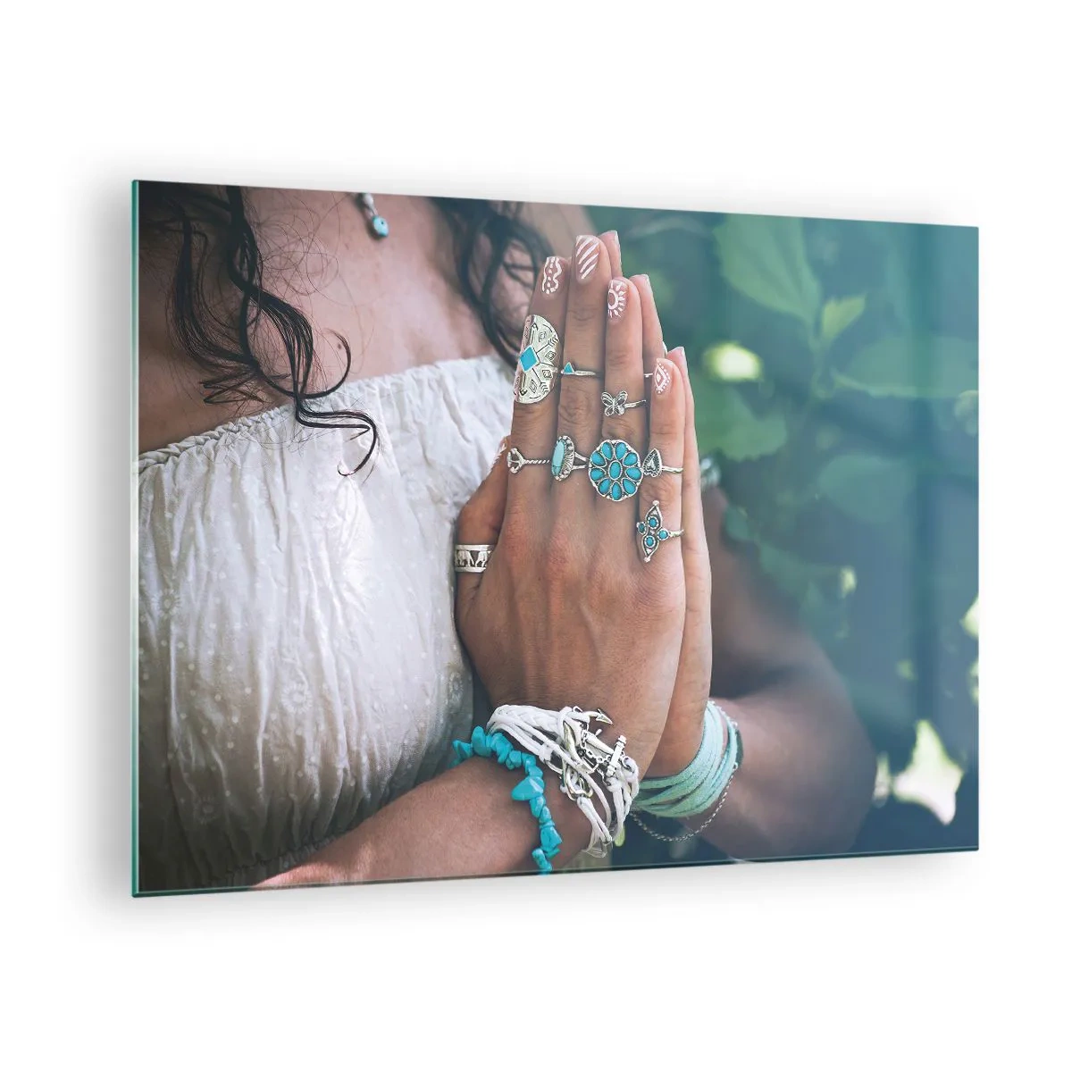 Quadro em vidro - Mãos de mulher usando joias boho - 70x50cm - Bem-vindo ao centro do ser - Decoração de parede moderna para a sala de estar e quarto ARTTOR