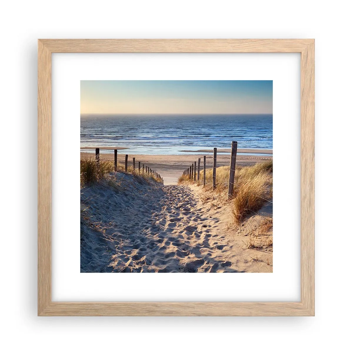 Pôster com moldura de carvalho claro - O som do mar, o canto dos pássaros, a praia selvagem entre a relva... - 30x30 cm