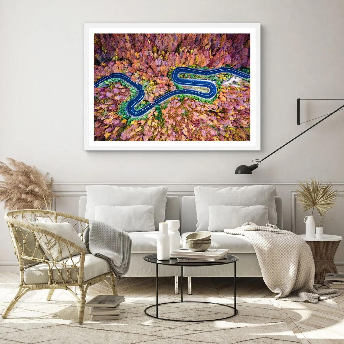 Pôster em moldura branca - Estrada sinuosa pela floresta - 100x70 cm