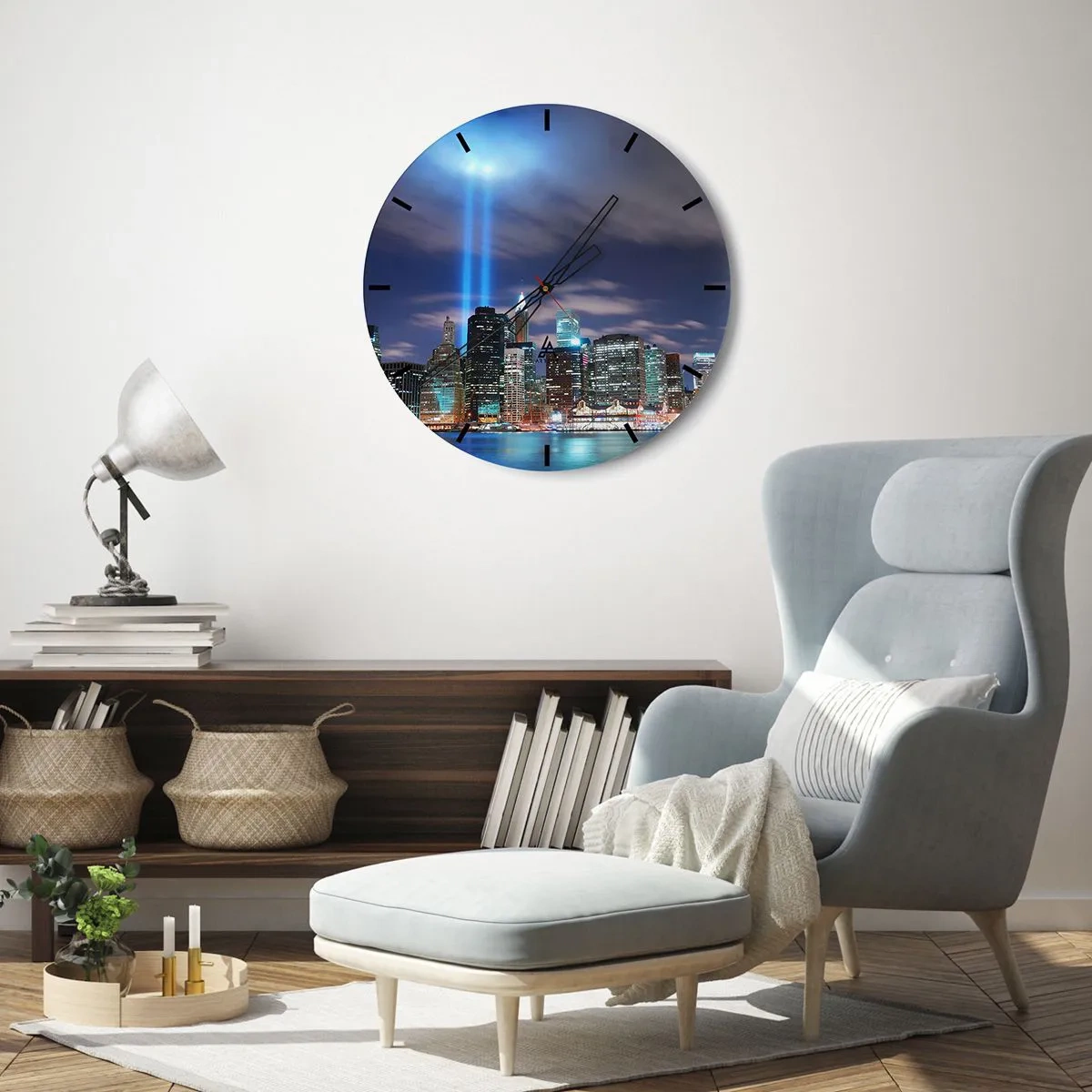 Relógio de parede - Relógio em vidro - Panorama noturno da cidade com holofotes - 30x30cm - Alcançar o céu com a luz - Decoração de parede moderna para a sala de estar, cozinha e quarto ARTTOR