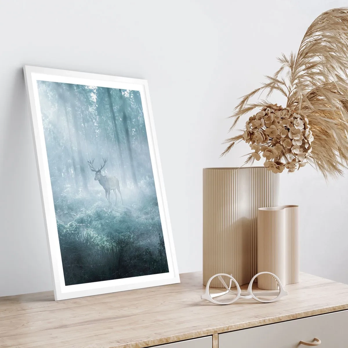 Pôster em moldura branca - Passeio matinal à volta da propriedade - 61x91 cm