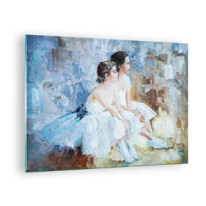 Quadro em vidro - Duas bailarinas em vestidos brancos contra um fundo impressionista - 70x50cm - O descanso dos jovens cisnes  - Decoração de parede moderna para a sala de estar e quarto ARTTOR