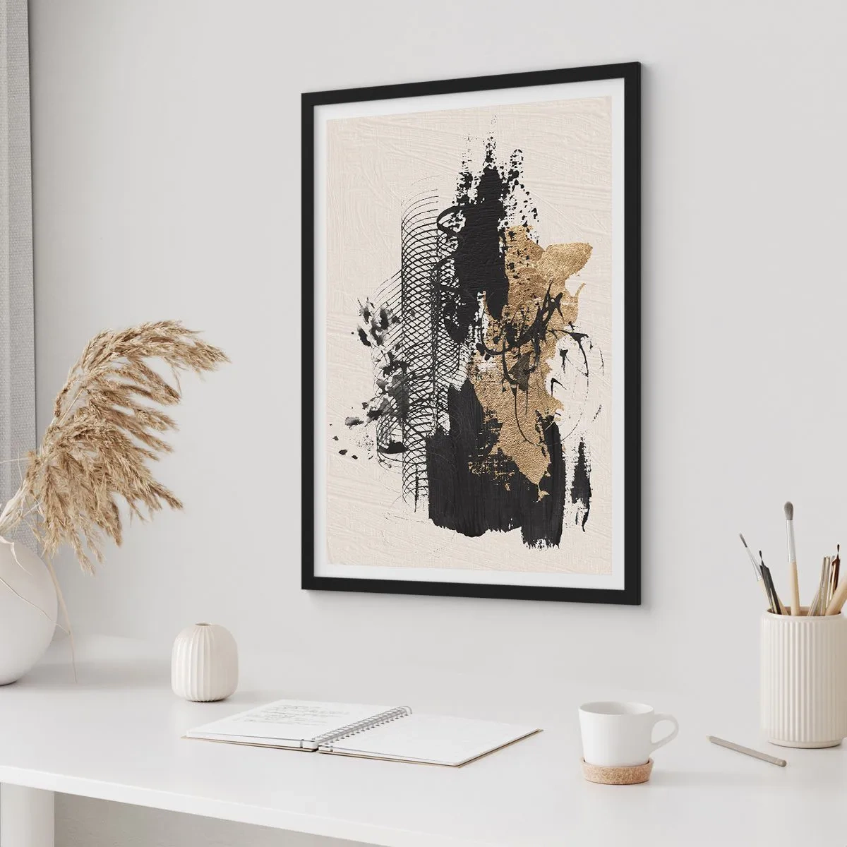Pôster com moldura preta - Composição abstrata em tons de preto e dourado - 50x70cm - Composição com paixão - Decoração de parede moderna para a sala de estar e quarto ARTTOR
