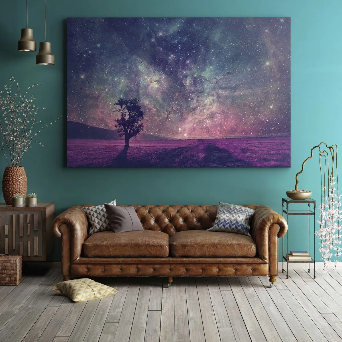Quadro em tela - Uma árvore contra um céu estrelado em cores roxas e azuis - 70x50cm - Sob o céu mágico - Decoração de parede moderna para a sala de estar e quarto ARTTOR