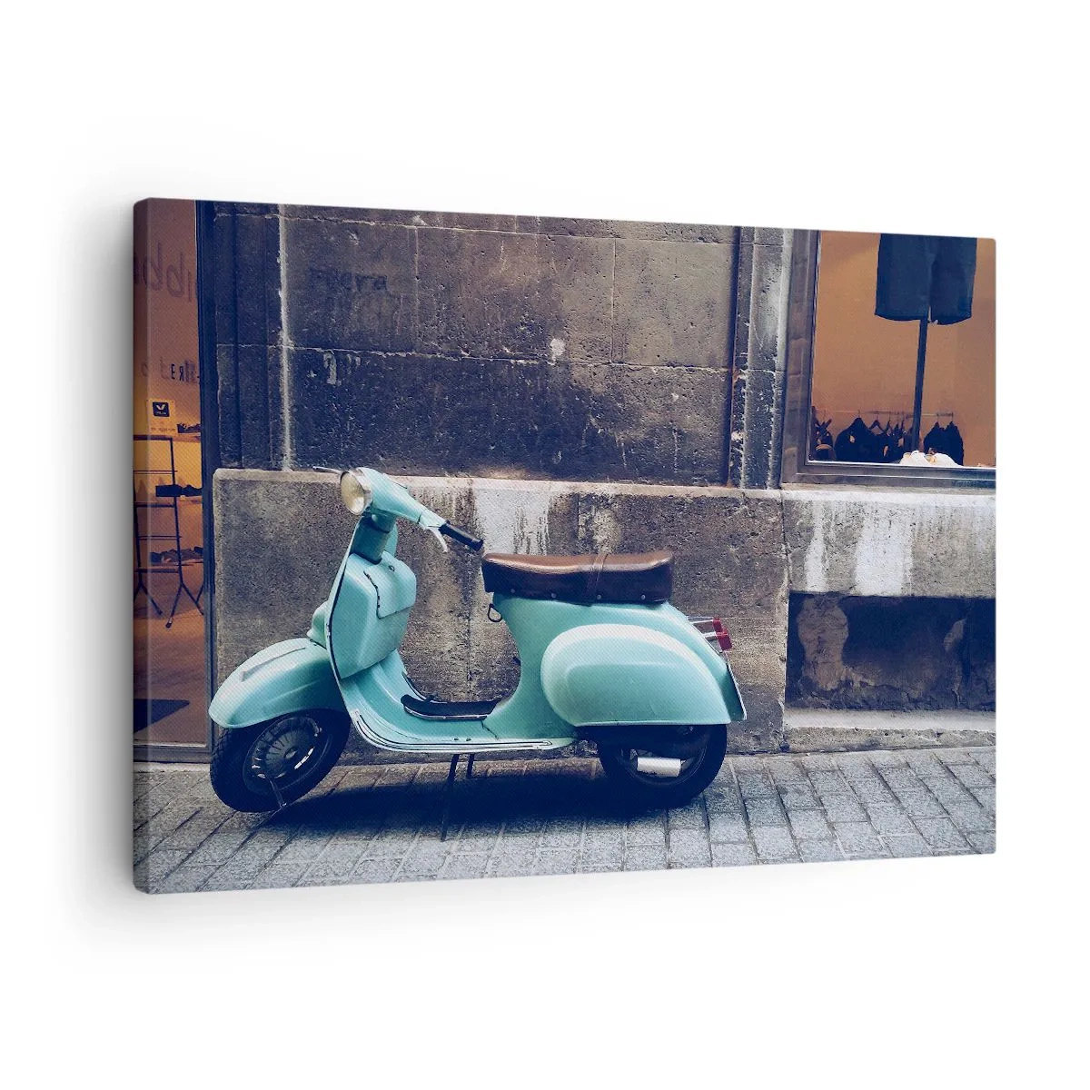 Quadro em tela - Uma scooter retrô estacionada contra um muro de pedra - 70x50cm - Ambiente inesquecível - Decoração de parede moderna para a sala de estar e quarto ARTTOR