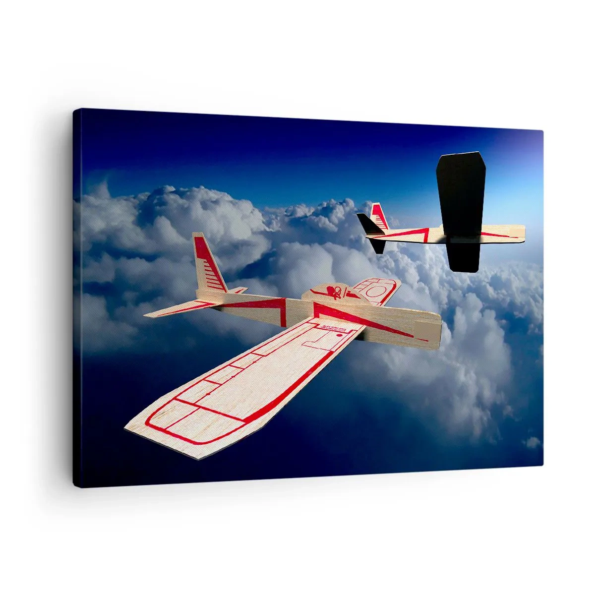 Quadro em tela - Dois aviões de madeira voando acima das nuvens contra um céu azul. - 70x50cm - Ainda maior, ainda mais longe - Decoração de parede moderna para a sala de estar e quarto ARTTOR