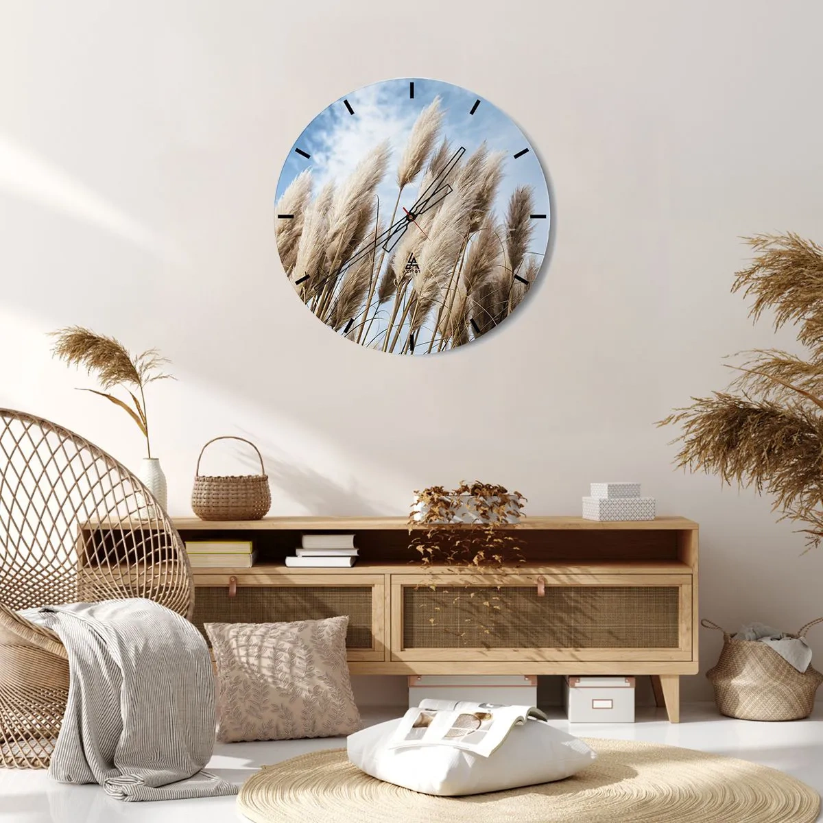 Relógio de parede - Relógio em vidro - Capim-dos-pampas fofo contra um céu azul - 30x30cm - Carícia ensolarada e ventosa - Decoração de parede moderna para a sala de estar, cozinha e quarto ARTTOR