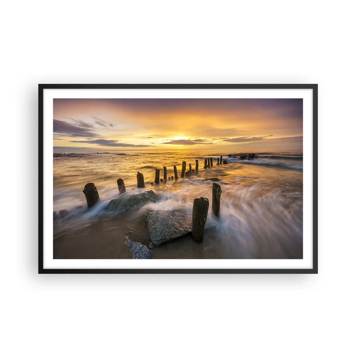Pôster com moldura preta - A beleza crua do Mar Báltico - 91x61 cm