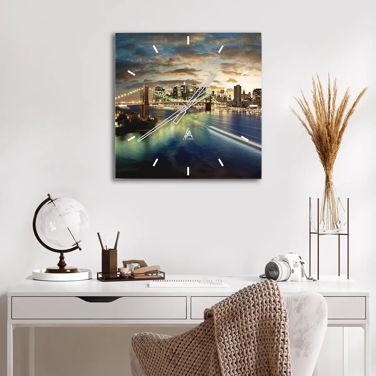 Relógio de parede - Relógio em vidro - Uma noite bem iluminada em Manhattan - 40x40 cm