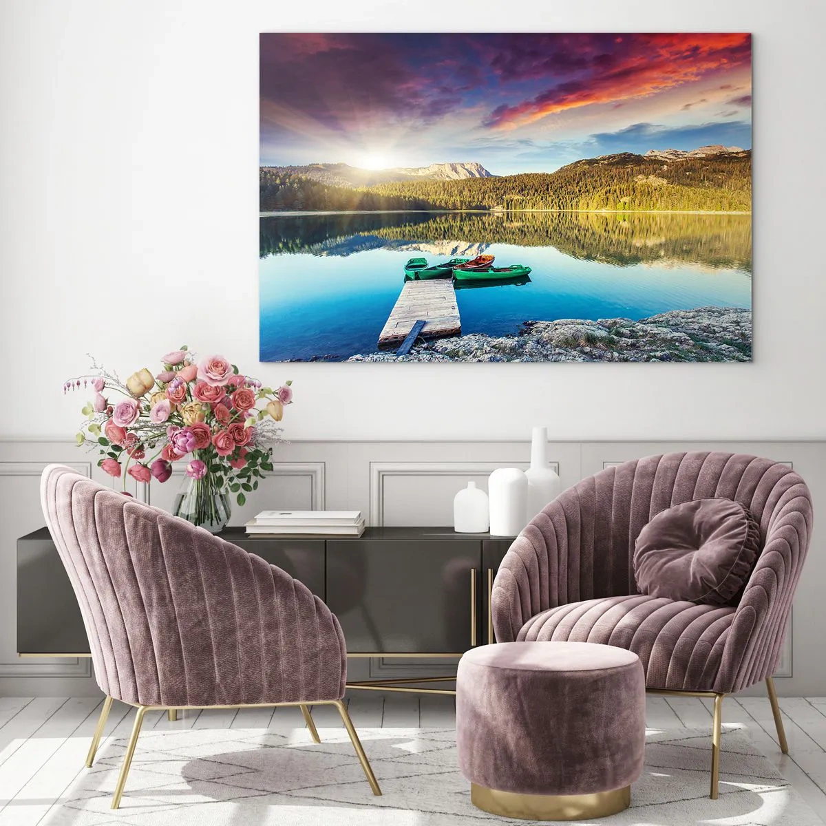 Quadro em vidro - Um lago pitoresco com um píer de madeira e barcos ao pôr do sol - 70x50cm - Sobre a água tão lisa como um espelho - Decoração de parede moderna para a sala de estar e quarto ARTTOR