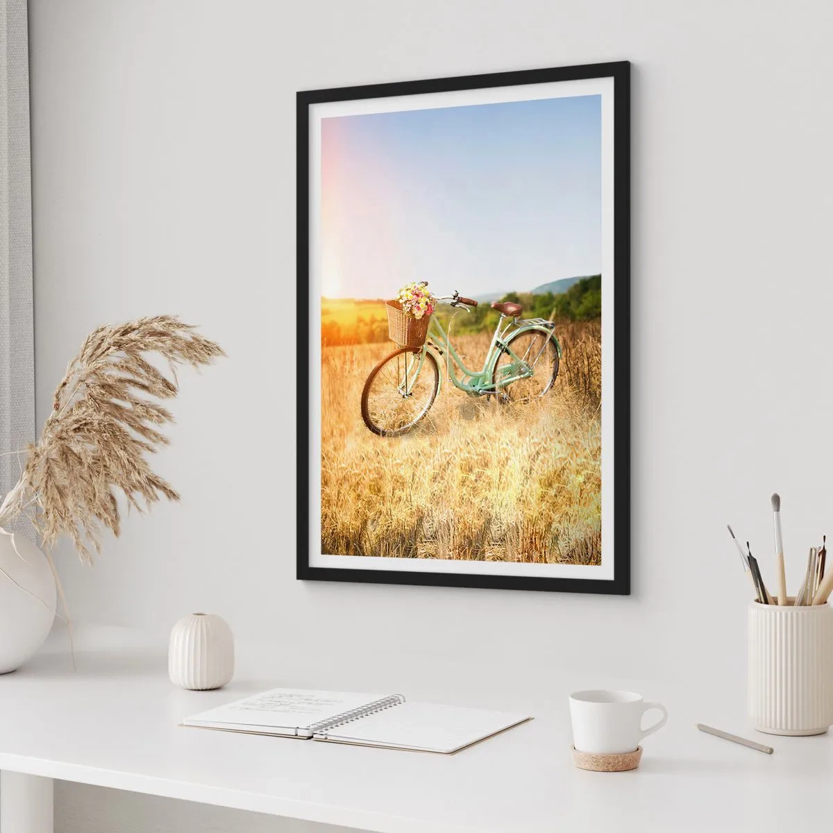Pôster com moldura preta - Uma bicicleta com uma cesta cheia de flores em um prado - 50x70cm - Vou ficar aqui por um tempo - Decoração de parede moderna para a sala de estar e quarto ARTTOR