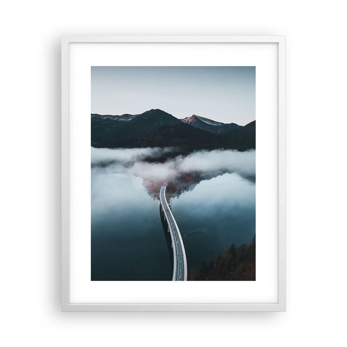 Pôster em moldura branca - Sobre a água tão lisa quanto um espelho - 40x50 cm