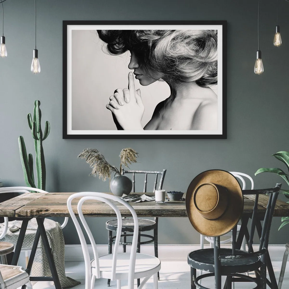 Pôster com moldura preta - Ouvindo-se a si própria - 91x61 cm