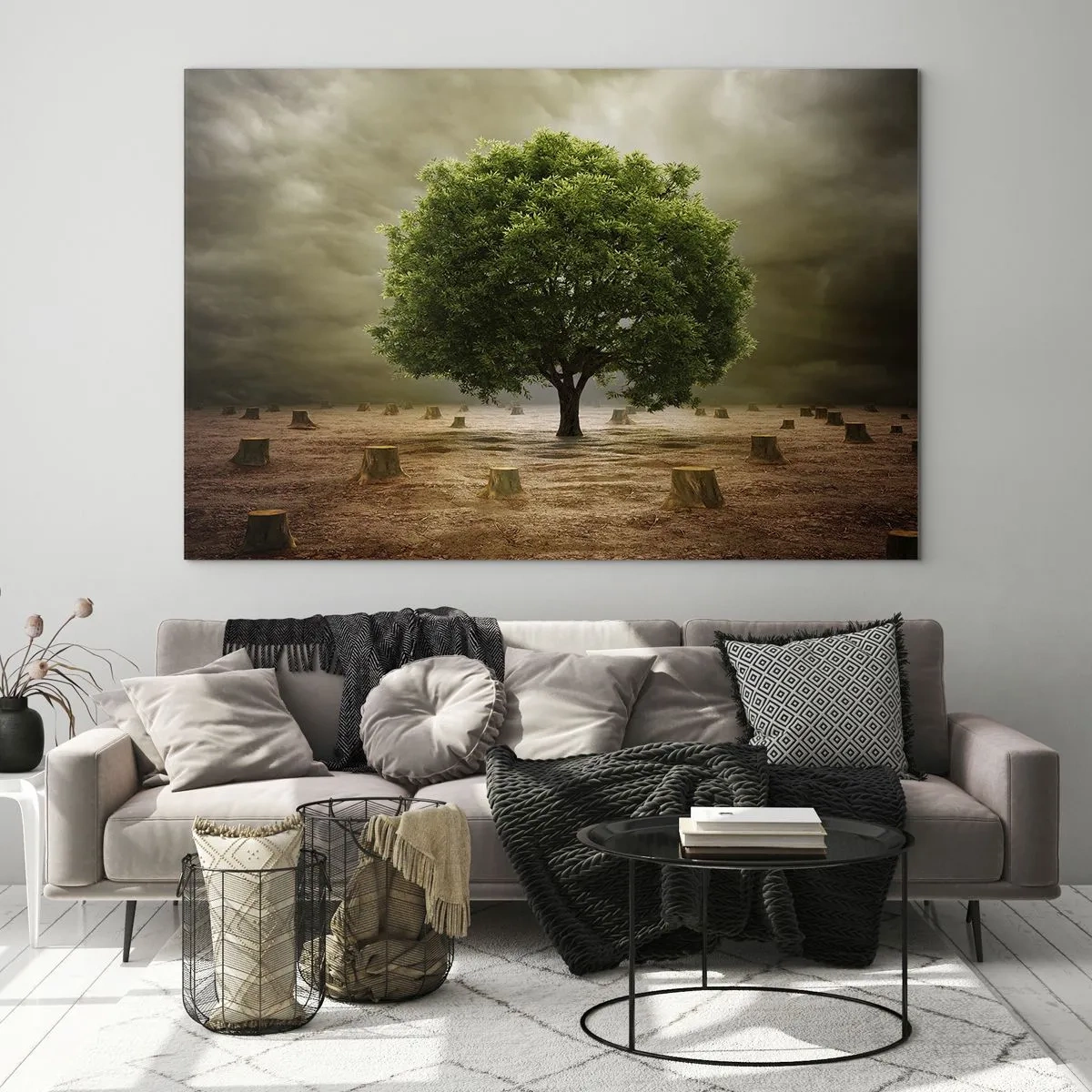 Quadro em vidro - Uma árvore verde cercada por troncos contra um céu sombrio - 70x50cm - Toda a esperança - Decoração de parede moderna para a sala de estar e quarto ARTTOR