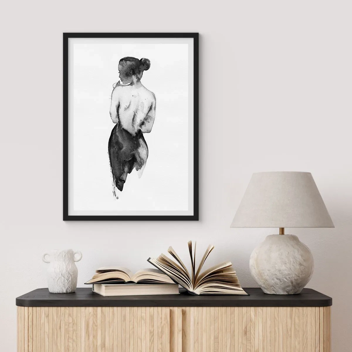 Pôster com moldura preta - Silhueta de uma mulher em aquarela preta sobre fundo branco - 50x70cm - Com ela, o mundo desaparece - Decoração de parede moderna para a sala de estar e quarto ARTTOR