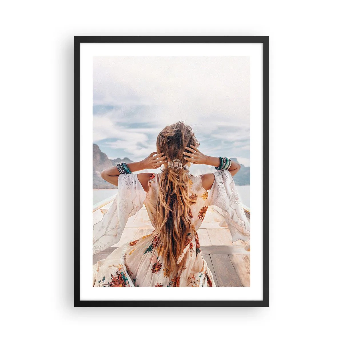Pôster com moldura preta - Mulher com vestido boho com vista para o mar - 50x70cm - A caminho da felicidade - Decoração de parede moderna para a sala de estar e quarto ARTTOR