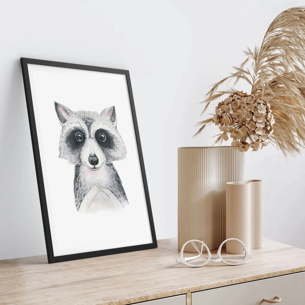 Pôster com moldura preta - Um guaxinim fofo retratado em um fundo branco - 50x70cm - Um momento de emoção - Decoração de parede moderna para a sala de estar e quarto ARTTOR