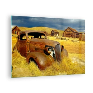 Quadro em vidro - Um carro antigo com uma vila deserta ao fundo - 70x50cm - Um merecido descanso - Decoração de parede moderna para a sala de estar e quarto ARTTOR