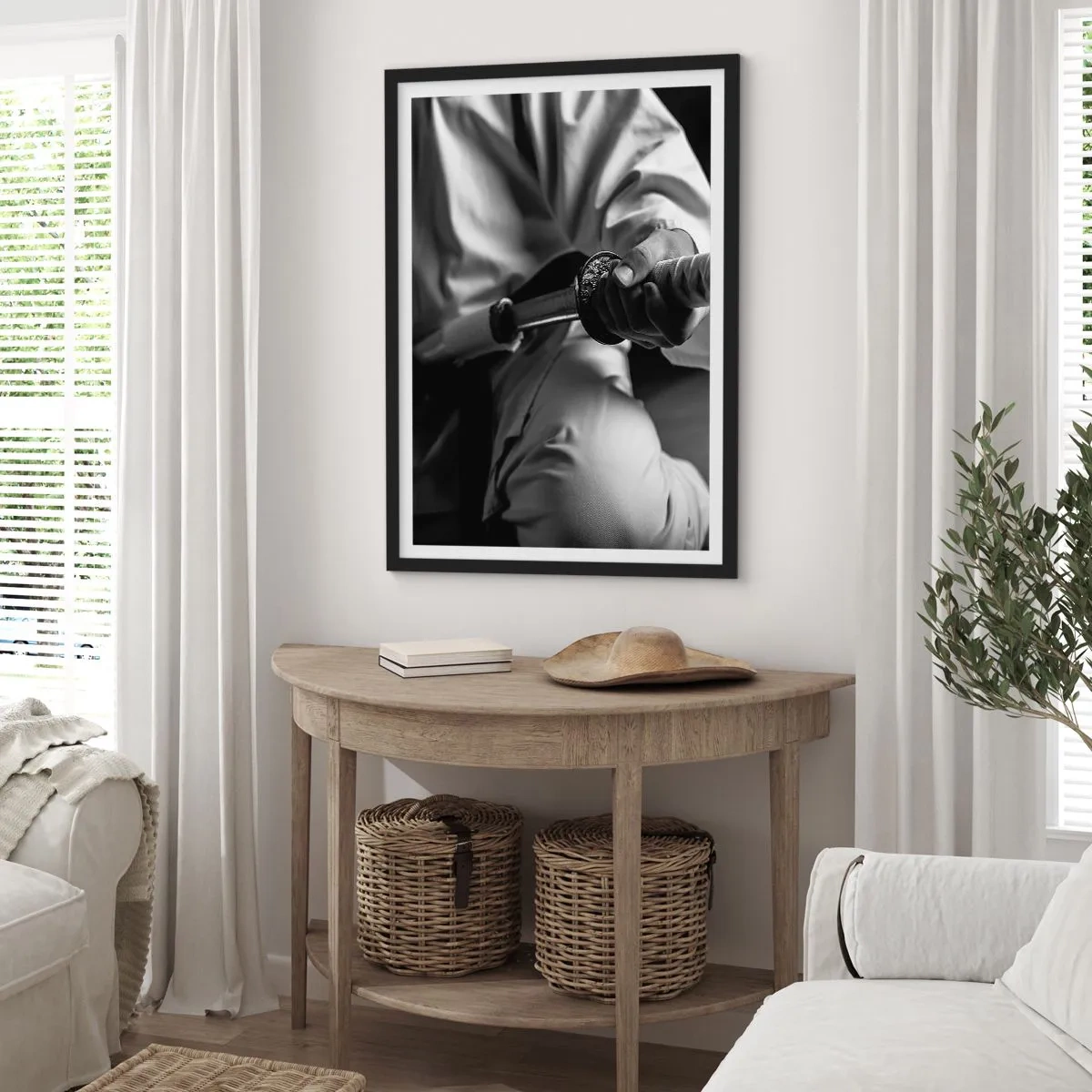 Pôster com moldura preta - Samurai com uma espada em uma fotografia em preto e branco - 50x70cm - Alma guerreira - Decoração de parede moderna para a sala de estar e quarto ARTTOR