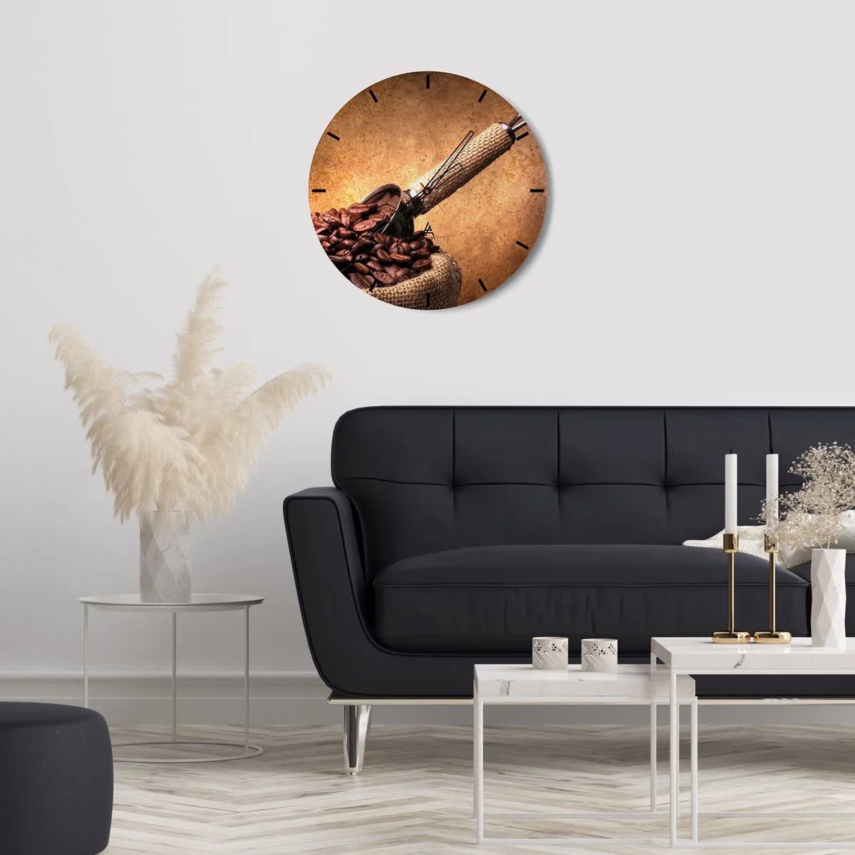 Relógio de parede - Relógio em vidro - Grãos de café em um saco com um copo medidor em um fundo marrom - 30x30cm - Na fonte do sabor - Decoração de parede moderna para a sala de estar, cozinha e quarto ARTTOR