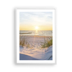 Pôster em moldura branca - O som do mar, o canto dos pássaros, a praia selvagem entre a relva... - 50x70 cm