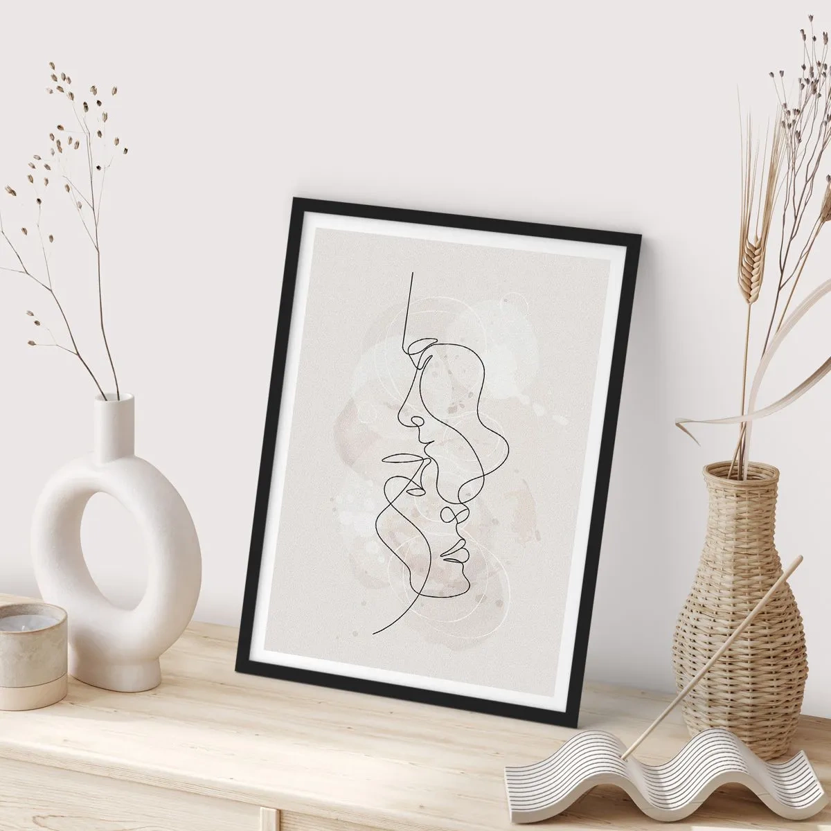 Pôster com moldura preta - Emaranhados num abraço - 61x91 cm