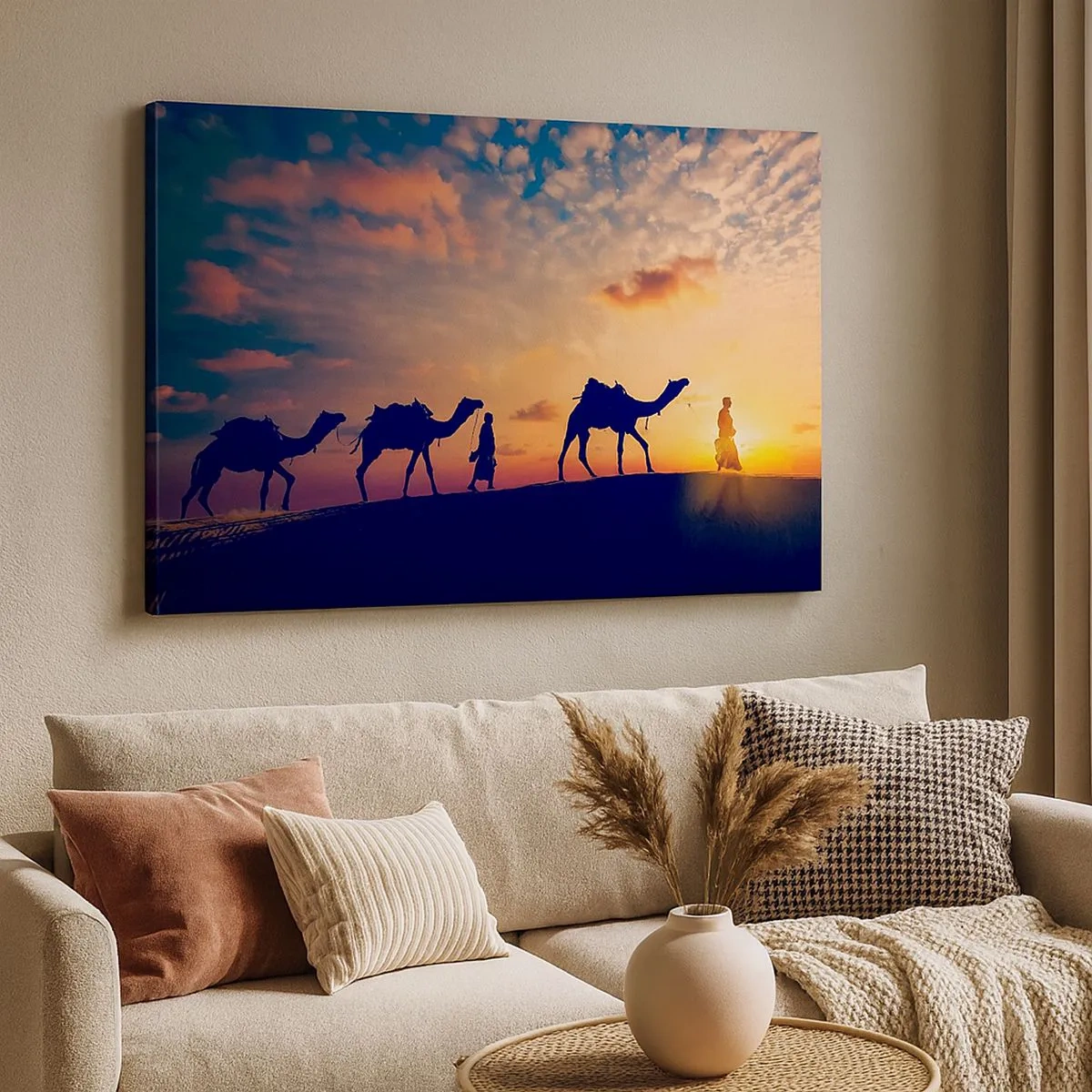 Quadro em tela - Uma caravana de camelos vagando pelo deserto ao pôr do sol - 70x50cm - O misterioso espírito do Oriente - Decoração de parede moderna para a sala de estar e quarto ARTTOR
