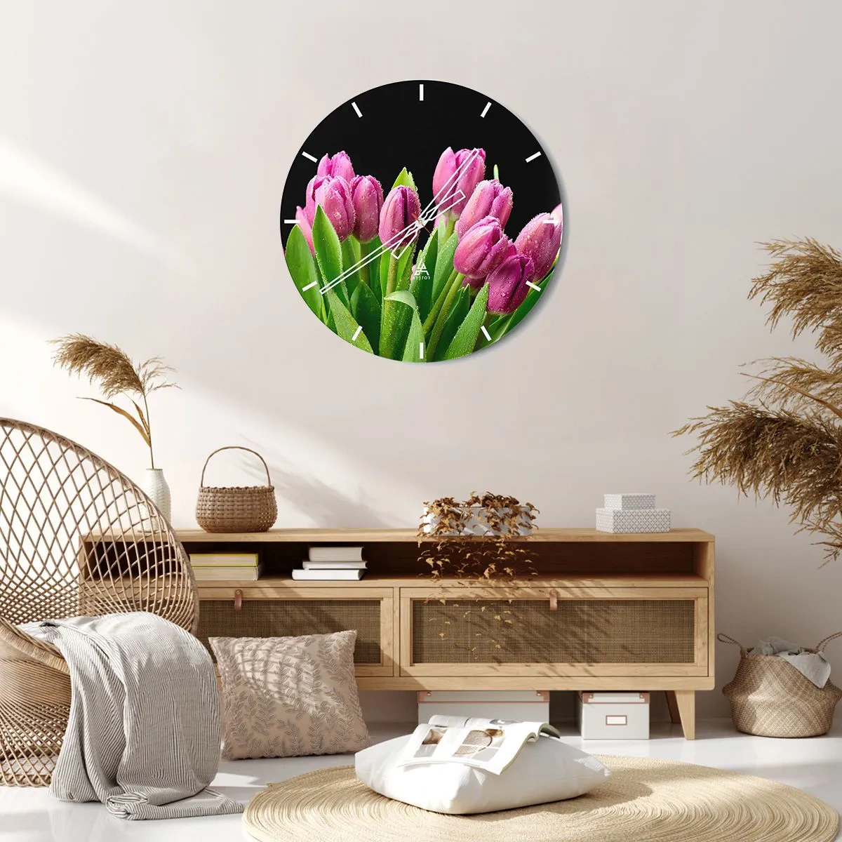 Relógio de parede - Relógio em vidro - Um buquê de tulipas rosa com gotas de orvalho em um fundo escuro - 30x30cm - Alegria lilás da primavera - Decoração de parede moderna para a sala de estar, cozinha e quarto ARTTOR