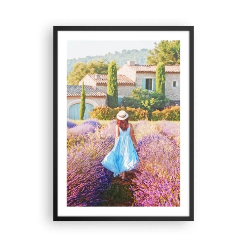 Pôster com moldura preta - Uma mulher de vestido azul caminhando por um campo de lavanda. - 50x70cm - Menina Lavanda - Decoração de parede moderna para a sala de estar e quarto ARTTOR