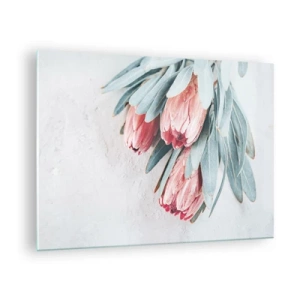 Quadro em vidro - Três flores de protea em tons pastéis com folhas em um fundo claro - 70x50cm - Envergonhadas da sua própria beleza - Decoração de parede moderna para a sala de estar e quarto ARTTOR