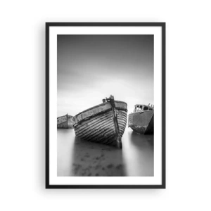 Pôster com moldura preta - Foto em preto e branco de barcos antigos em águas calmas - 50x70cm - Apenas lembranças... - Decoração de parede moderna para a sala de estar e quarto ARTTOR