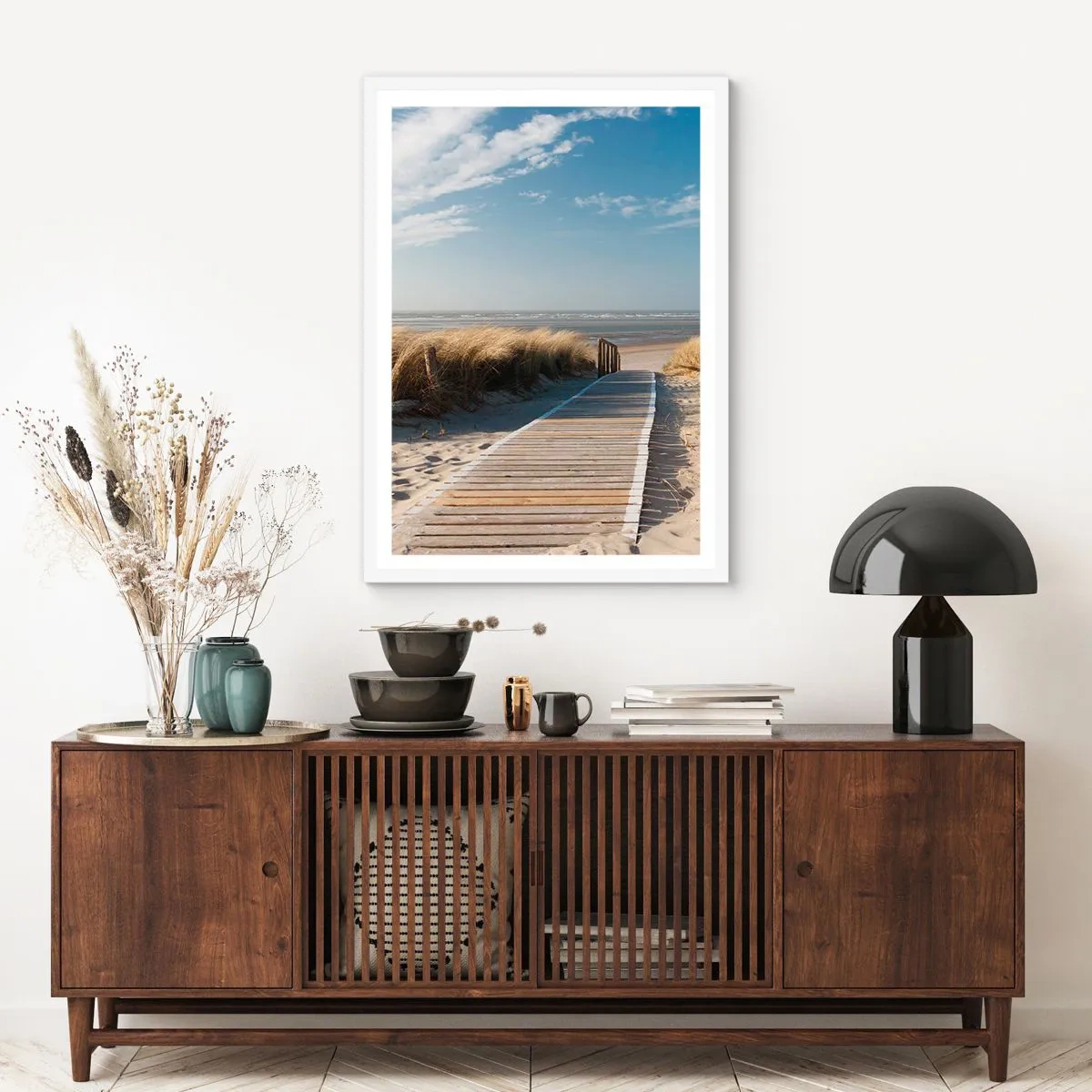Pôster em moldura branca - Atrás da duna, ao som da relva - 70x100 cm