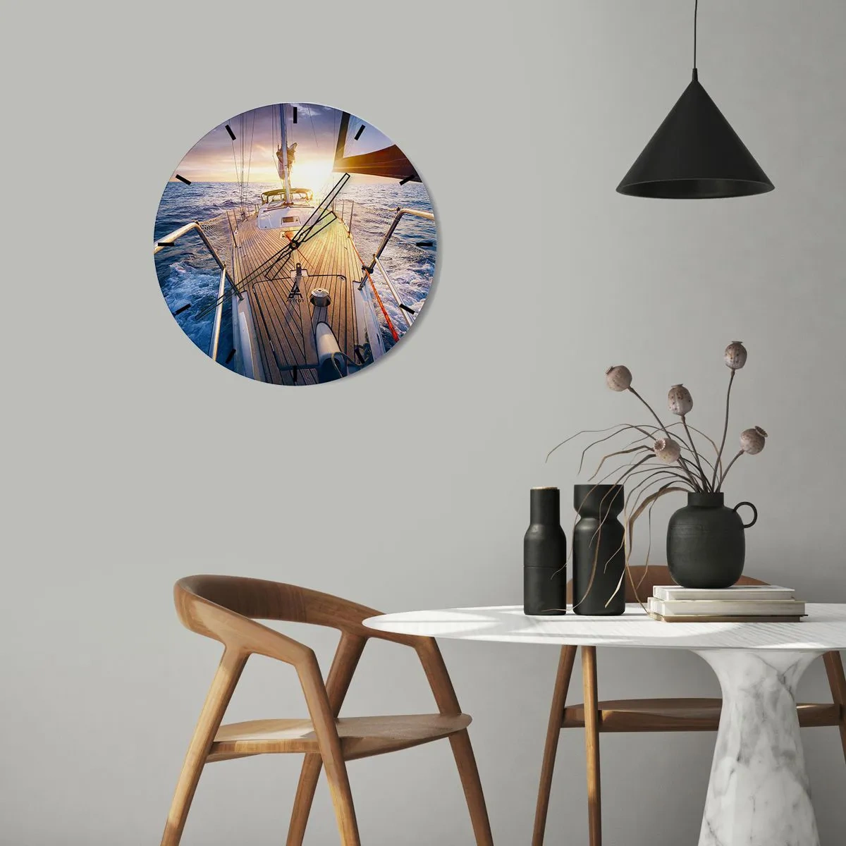 Relógio de parede - Relógio em vidro - Um iate em alto mar, iluminado pelos raios do sol poente - 30x30cm - Correr sobre as ondas - Decoração de parede moderna para a sala de estar, cozinha e quarto ARTTOR