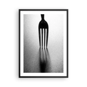 Pôster com moldura preta - Uma fotografia minimalista em preto e branco de um garfo e uma sombra. - 50x70cm - Luz e sombra - Decoração de parede moderna para a sala de estar e quarto ARTTOR
