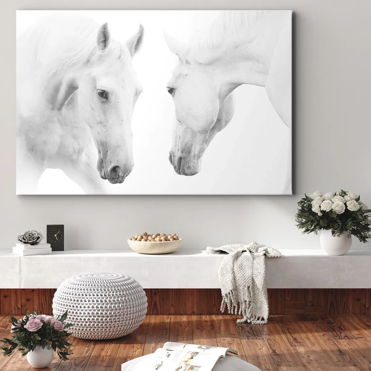 Quadro em tela - Um retrato minimalista de dois cavalos brancos - 70x50cm - Será amizade...? - Decoração de parede moderna para a sala de estar e quarto ARTTOR