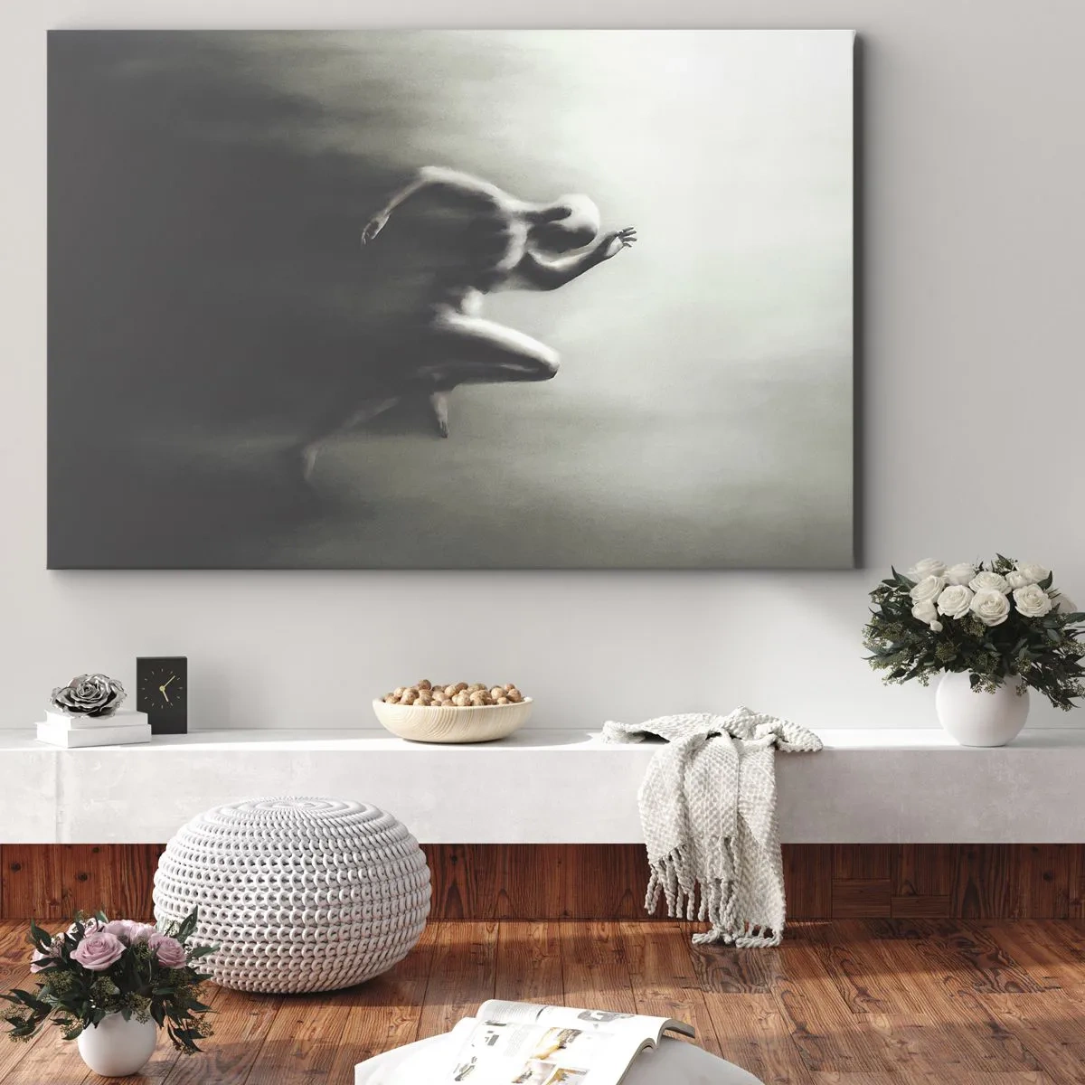 Quadro em tela - Uma silhueta em preto e branco de uma figura correndo em um estilo dinâmico e surreal. - 70x50cm - Irresistível - Decoração de parede moderna para a sala de estar e quarto ARTTOR